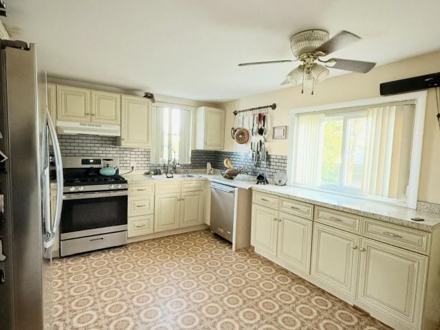 Home for sale at 844 Bradley Street - photo 6682682