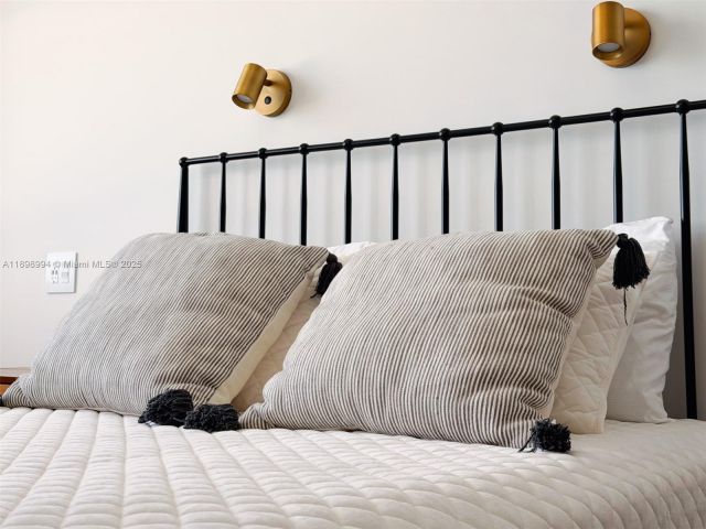 1-bedroom condo for rent in Hollywood - 2101 S Ocean Dr 1402 - MondialRealty