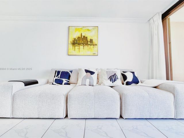 1-bedroom condo for rent in Hollywood - 2101 S Ocean Dr 1402 - MondialRealty