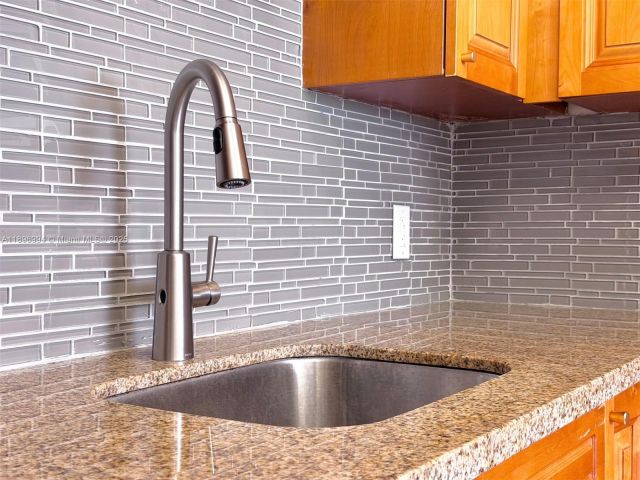 1-bedroom condo for rent in Hollywood - 2101 S Ocean Dr 1402 - MondialRealty