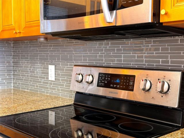 1-bedroom condo for rent in Hollywood - 2101 S Ocean Dr 1402 - MondialRealty