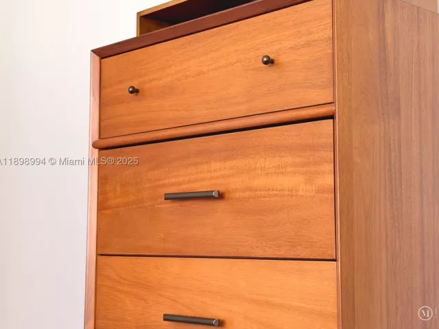1-bedroom condo for rent in Hollywood - 2101 S Ocean Dr 1402 - MondialRealty