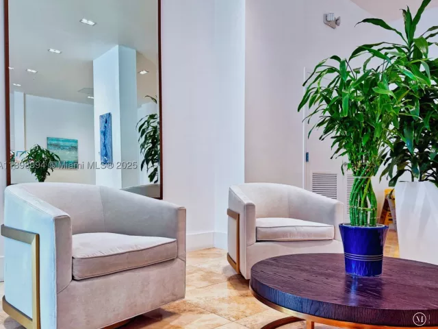1-bedroom condo for rent in Hollywood - 2101 S Ocean Dr 1402 - MondialRealty