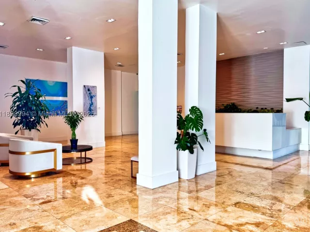 1-bedroom condo for rent in Hollywood - 2101 S Ocean Dr 1402 - MondialRealty