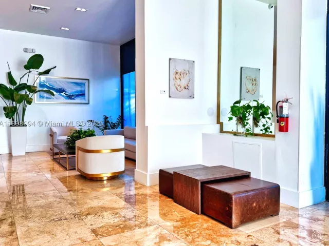 1-bedroom condo for rent in Hollywood - 2101 S Ocean Dr 1402 - MondialRealty