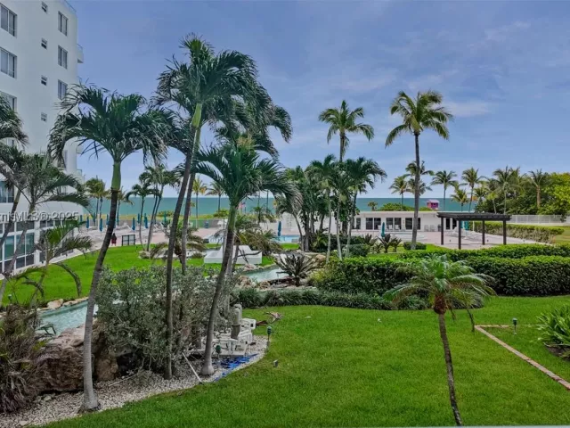 1-bedroom condo for rent in Miami Beach - 5005 Collins Ave 1523 - MondialRealty