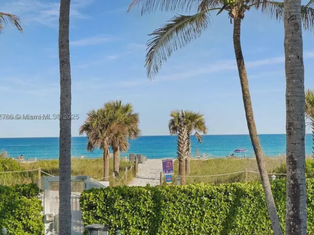 1-bedroom condo for rent in Miami Beach - 5005 Collins Ave 1523 - MondialRealty