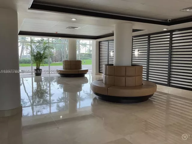 1-bedroom condo for rent in Miami Beach - 5005 Collins Ave 1523 - MondialRealty
