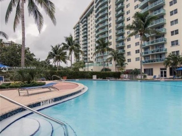 1-bedroom condo for sale in Sunny Isles Beach - 19380 Collins Ave 224 - MondialRealty