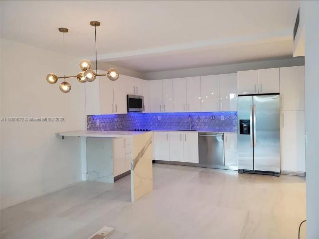 1-bedroom condo for sale in Sunny Isles Beach - 19380 Collins Ave 224 - MondialRealty