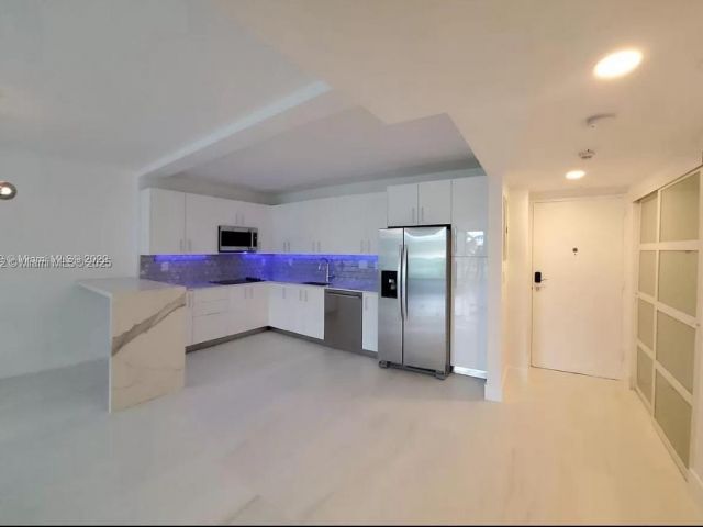 1-bedroom condo for sale in Sunny Isles Beach - 19380 Collins Ave 224 - MondialRealty