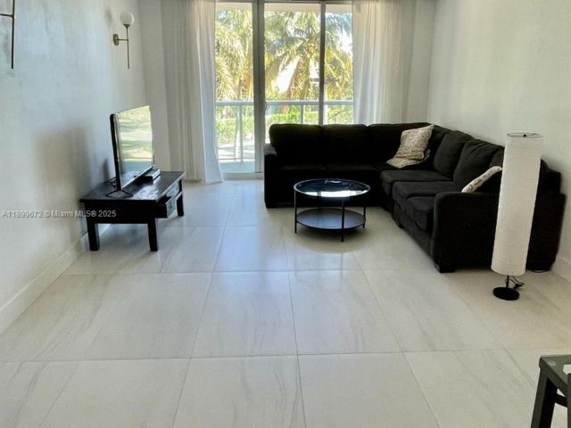 1-bedroom condo for sale in Sunny Isles Beach - 19380 Collins Ave 224 - MondialRealty