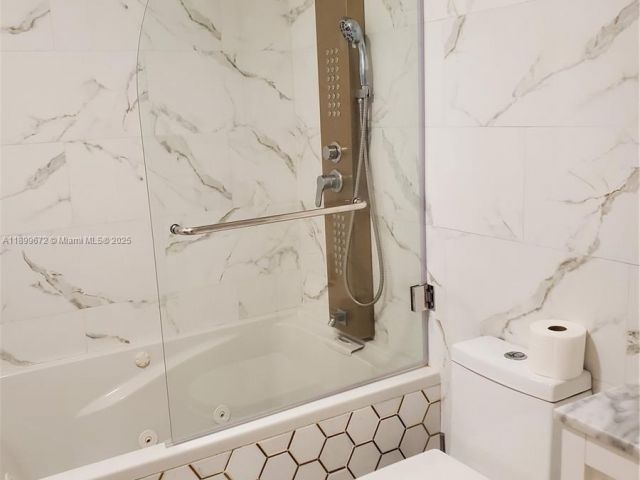 1-bedroom condo for sale in Sunny Isles Beach - 19380 Collins Ave 224 - MondialRealty