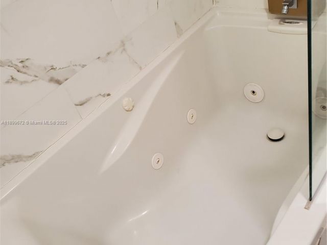 1-bedroom condo for sale in Sunny Isles Beach - 19380 Collins Ave 224 - MondialRealty