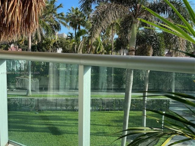 1-bedroom condo for sale in Sunny Isles Beach - 19380 Collins Ave 224 - MondialRealty