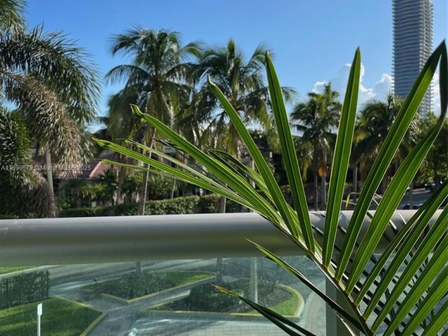 1-bedroom condo for sale in Sunny Isles Beach - 19380 Collins Ave 224 - MondialRealty