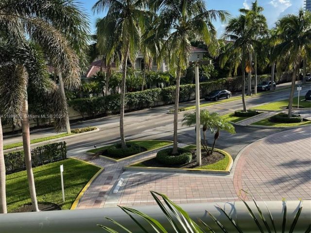 1-bedroom condo for sale in Sunny Isles Beach - 19380 Collins Ave 224 - MondialRealty