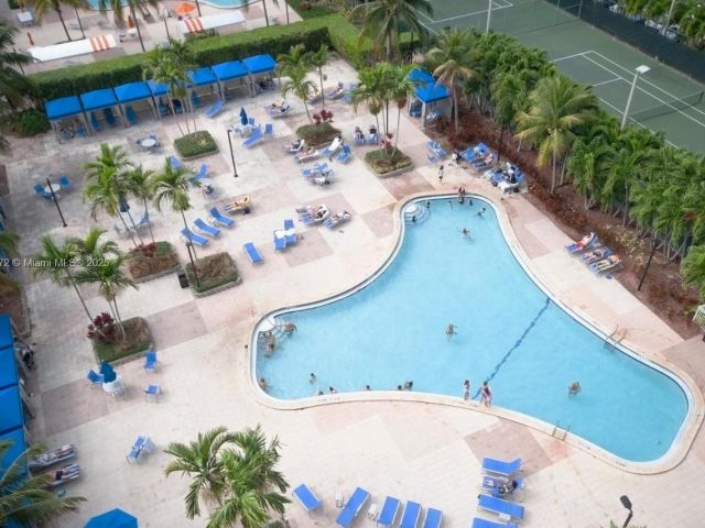 1-bedroom condo for sale in Sunny Isles Beach - 19380 Collins Ave 224 - MondialRealty