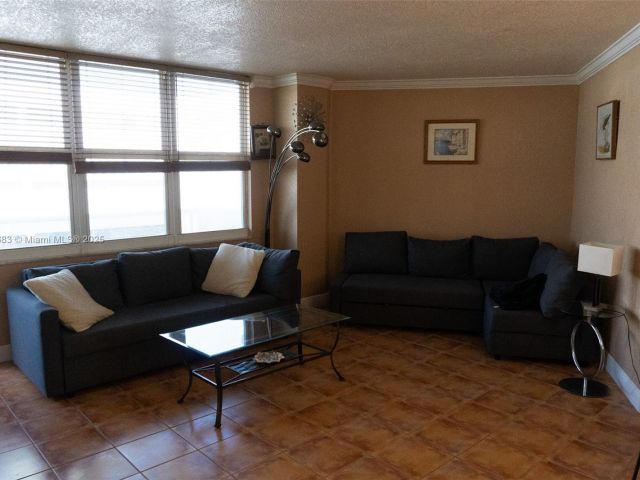 1-bedroom condo for rent in Hollywood - 3725 S Ocean Dr 1021 - MondialRealty