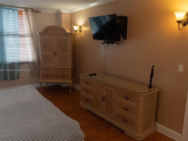 1-bedroom condo for rent in Hollywood - 3725 S Ocean Dr 1021 - MondialRealty