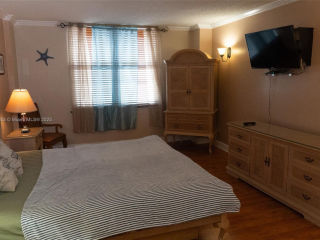 1-bedroom condo for rent in Hollywood - 3725 S Ocean Dr 1021 - MondialRealty