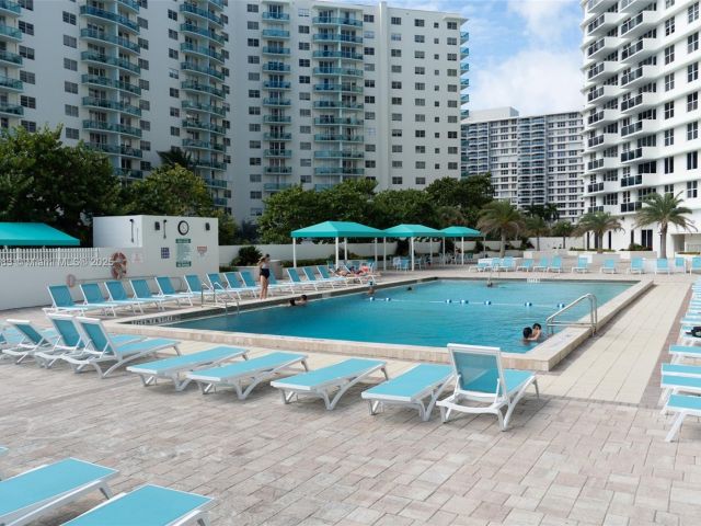 1-bedroom condo for rent in Hollywood - 3725 S Ocean Dr 1021 - MondialRealty