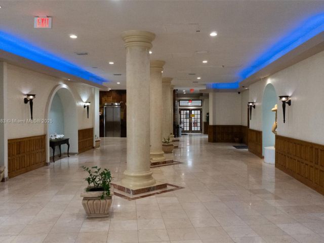 1-bedroom condo for rent in Hollywood - 3725 S Ocean Dr 1021 - MondialRealty