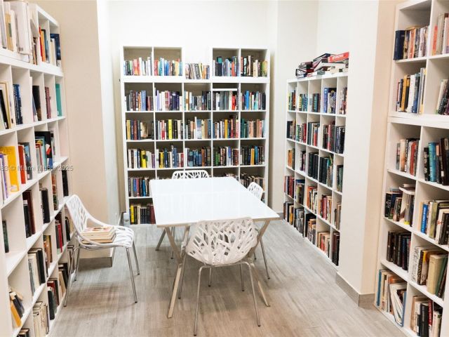 1-bedroom condo for rent in Hollywood - 3725 S Ocean Dr 1021 - MondialRealty