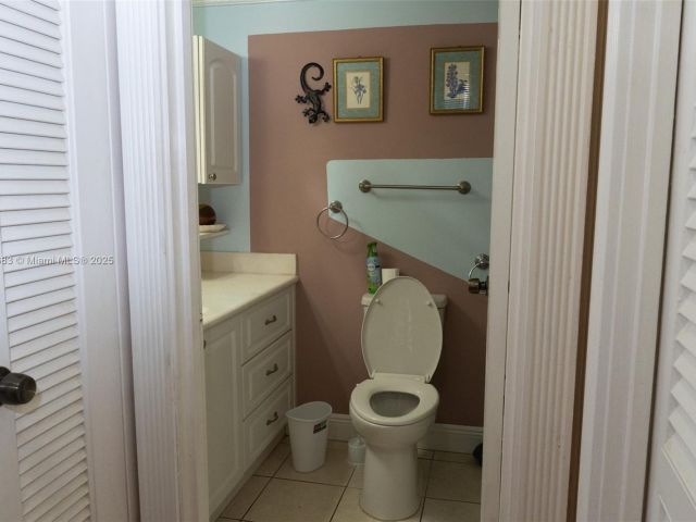 1-bedroom condo for rent in Hollywood - 3725 S Ocean Dr 1021 - MondialRealty