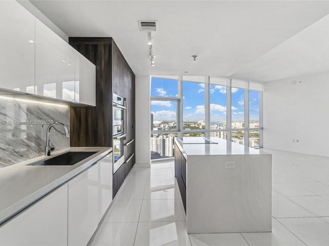 Apartment for sale  Unit #2802 - photo 6681869