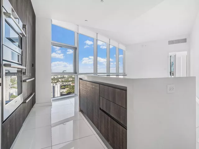 1-bedroom condo for sale in Miami - 851 NE 1st Ave 2802 - MondialRealty
