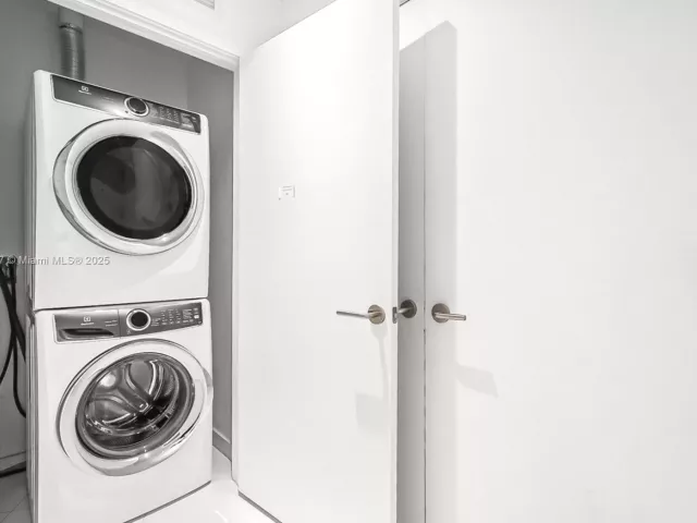 1-bedroom condo for sale in Miami - 851 NE 1st Ave 2802 - MondialRealty