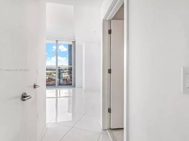 1-bedroom condo for sale in Miami - 851 NE 1st Ave 2802 - MondialRealty