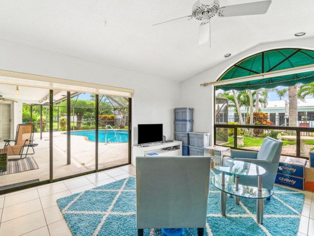 Home for rent at 1350 SW 13th Place - photo 6688644