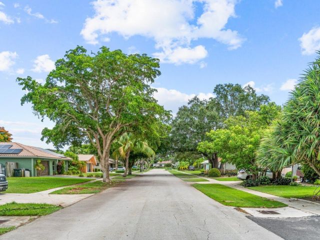 Home for rent at 1350 SW 13th Place - photo 6688645