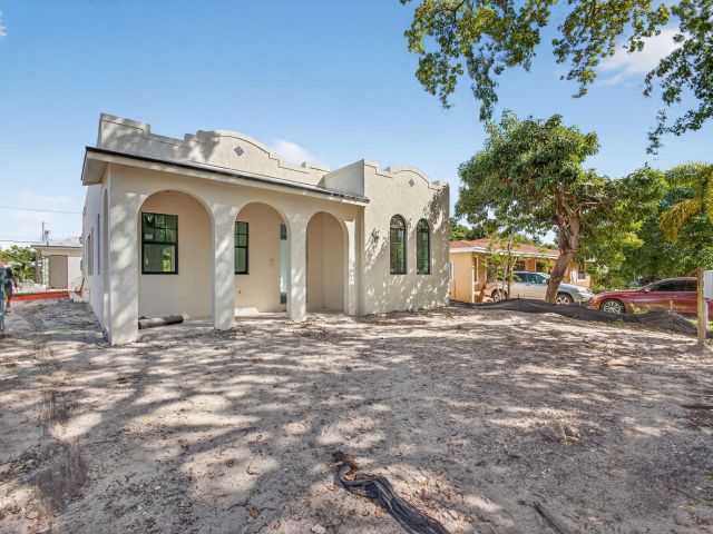 Home for sale at 1013 Ardmore Road - photo 6685127