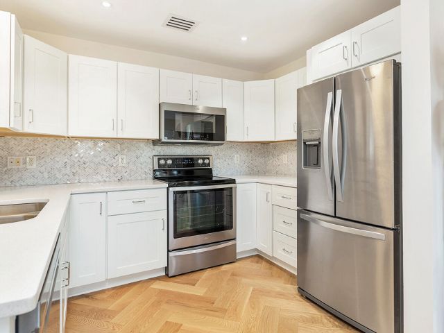 Home for rent at 319 Hunter Street - photo 6685158