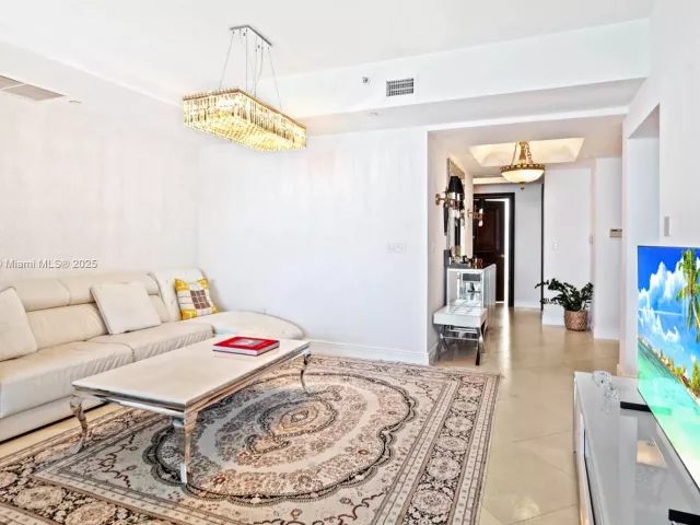 3-bedroom condo for rent in Sunny Isles Beach - 17875 Collins Ave 702 - MondialRealty