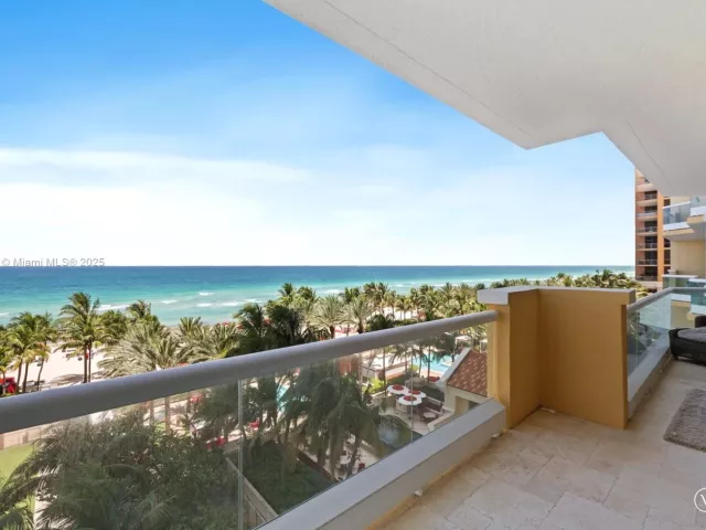 3-bedroom condo for rent in Sunny Isles Beach - 17875 Collins Ave 702 - MondialRealty