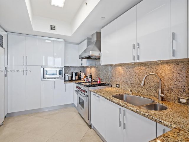 Apartment for rent  Unit #702 - photo 6685803