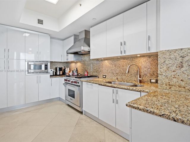 Apartment for rent  Unit #702 - photo 6685807