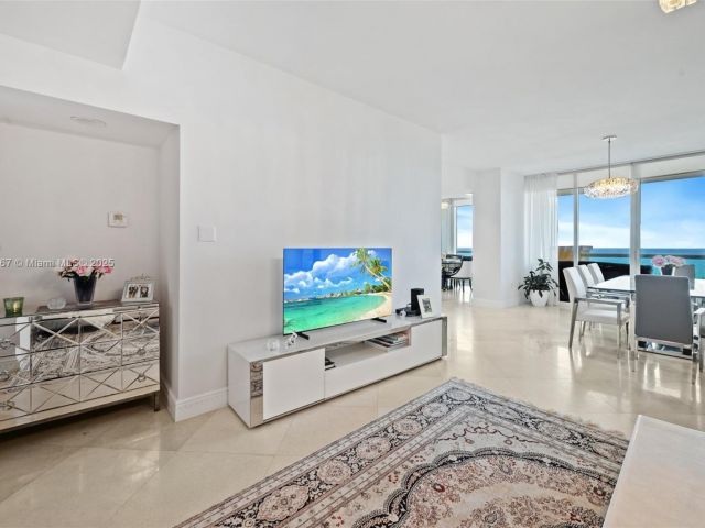 Apartment for rent  Unit #702 - photo 6685814