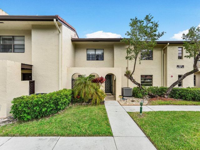 Home for rent at 8566 Casa Del Lago 47 F - photo 6688475