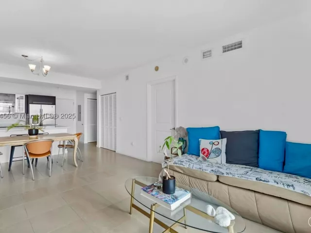 2-bedroom condo for sale in Miami - 333 NE 24th St 812 - MondialRealty