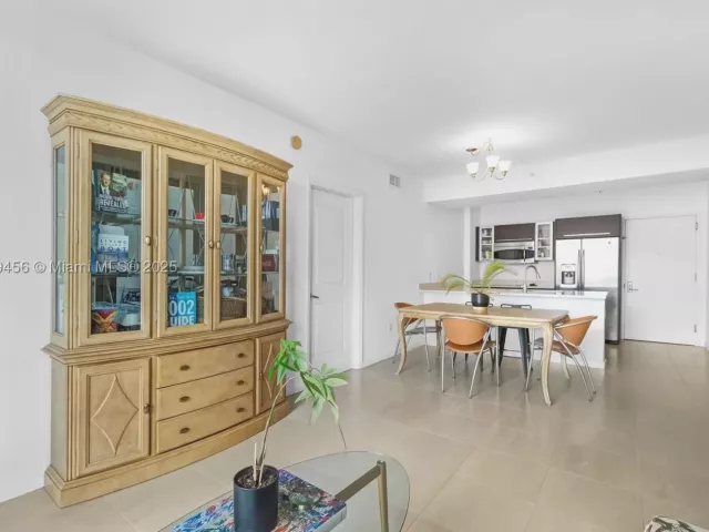 2-bedroom condo for sale in Miami - 333 NE 24th St 812 - MondialRealty