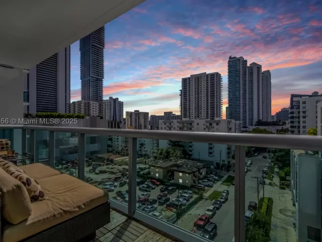 2-bedroom condo for sale in Miami - 333 NE 24th St 812 - MondialRealty