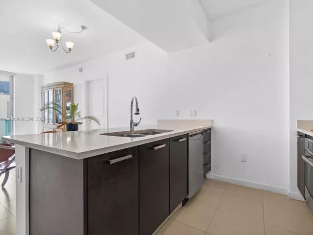 Apartment for sale  Unit #812 - photo 6701568