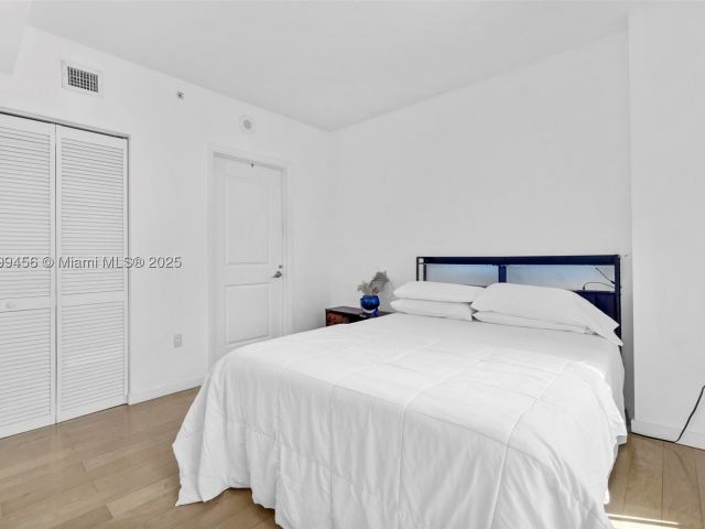 2-bedroom condo for sale in Miami - 333 NE 24th St 812 - MondialRealty