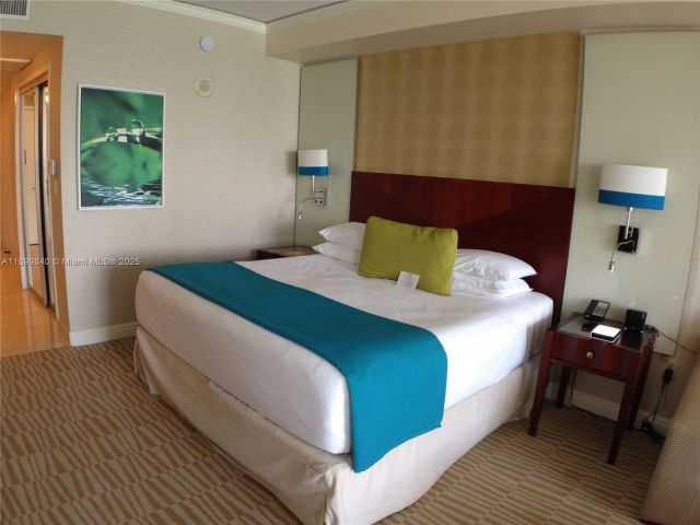 condo for sale in Sunny Isles Beach - 18001 Collins Ave 1407 - MondialRealty