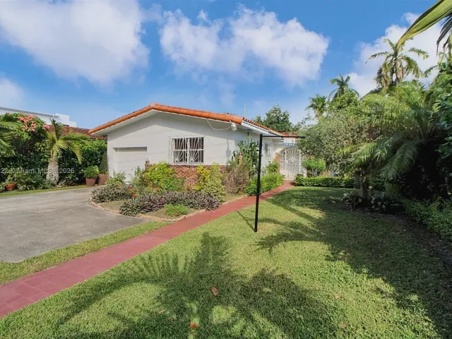 3-bedroom home for sale in Coral Gables - 2711 Red Rd - MondialRealty